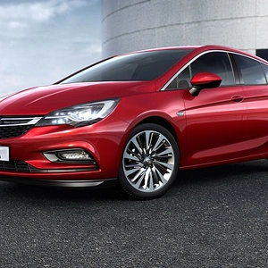 '{Category}' kategorisindeki 'Opel Astra K Hatcback' medyası