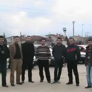 'İlk buluşma resimleri...' albümünde yer alan 'soldan sağa
Aşkin Aslan(askinaslan),Erhan Gürkaya(Deathangel),Çağrı Akyüz(akyuz.cagri),Ali Ulvi Keskin(Vectrali),Oğuz Tok(sagopagizmo),Mutlu Akduman(a' medyası