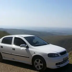 Tekirdağ'ın en yüksek noktası olan Ganos dağının zirvesinde, Malkara yönü. Aracı alçaltmadığım için dağ yollarında bile sürtünmeden gidebiliyoruz :)